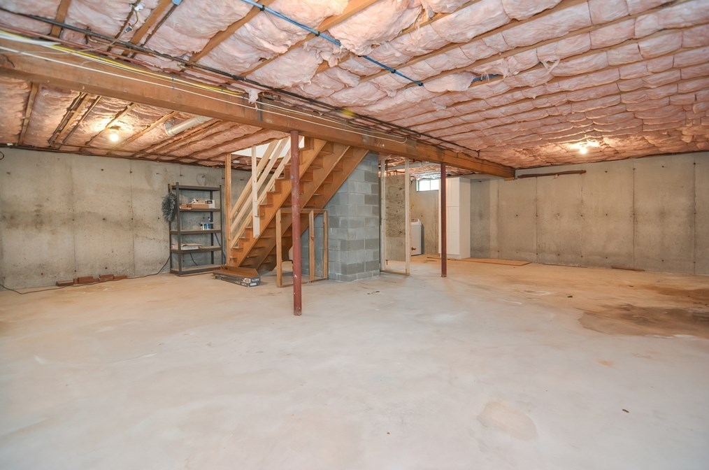 136 Orleans St, Lowell MA 01850-1112 exterior