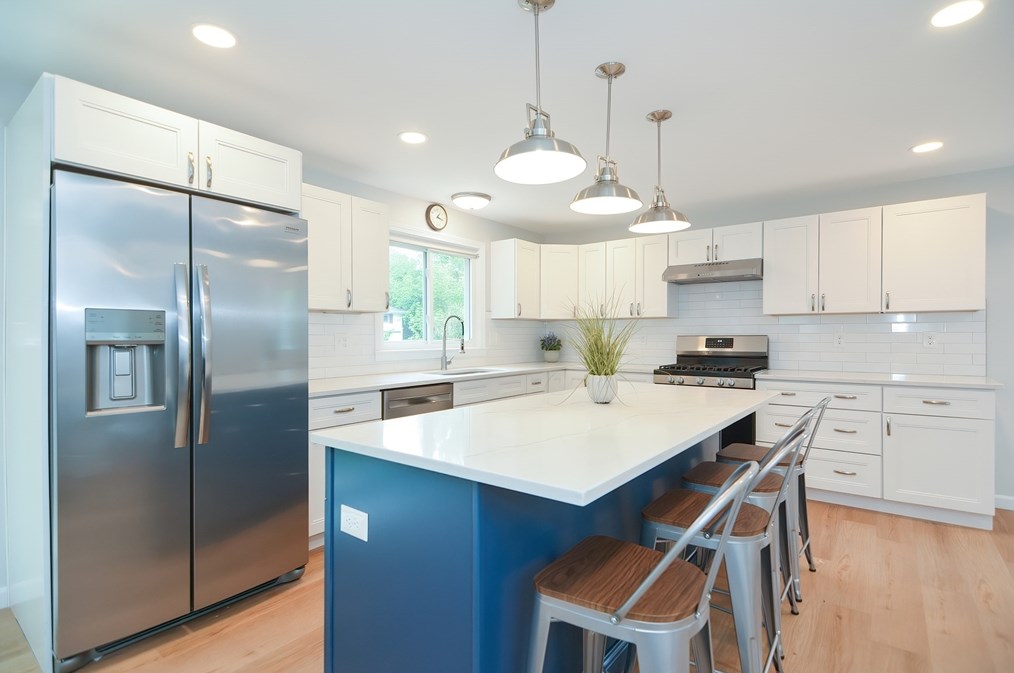 136 Orleans St, Lowell, MA 01850-1127