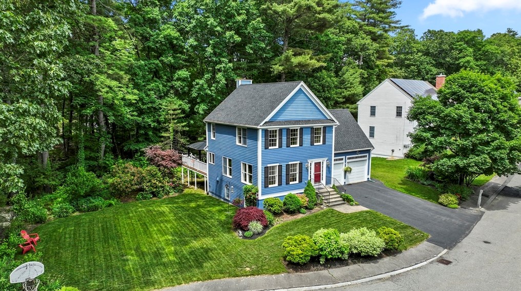 8 Carriage Ln, Maynard, MA 01754 exterior