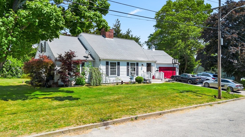 11 Oliveira Ave, New Bedford, MA 02743