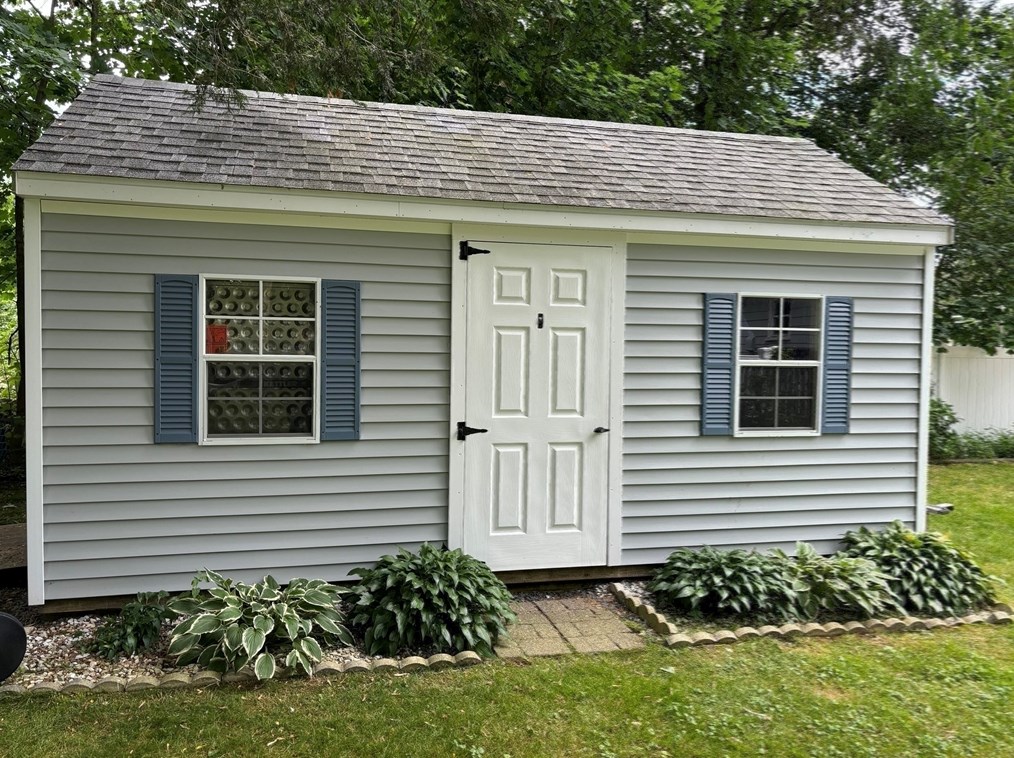 124 Belmont St, West Bridgewater MA 02379-1302 exterior