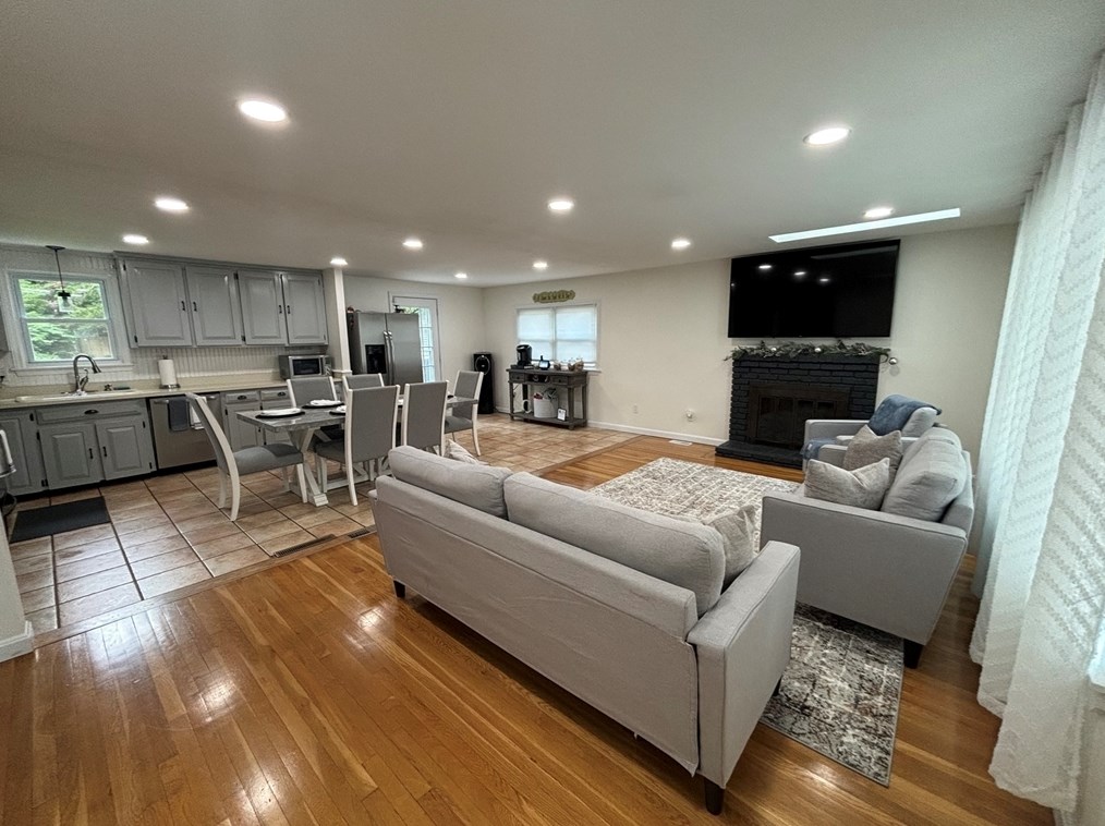 124 Belmont St, West Bridgewater MA 02379-1302 exterior