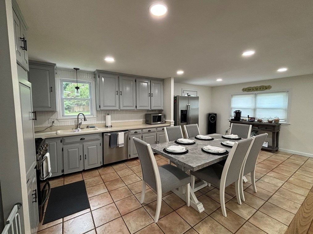 124 Belmont St, West Bridgewater MA 02379-1302 exterior