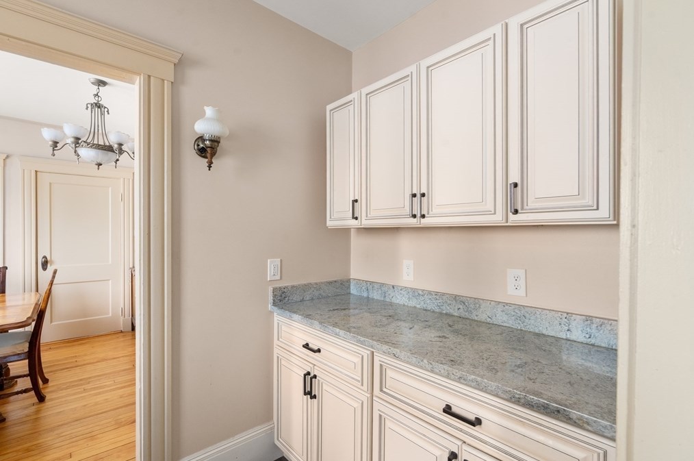 12 Ocean Cir, Lynn MA 01902-1928 exterior