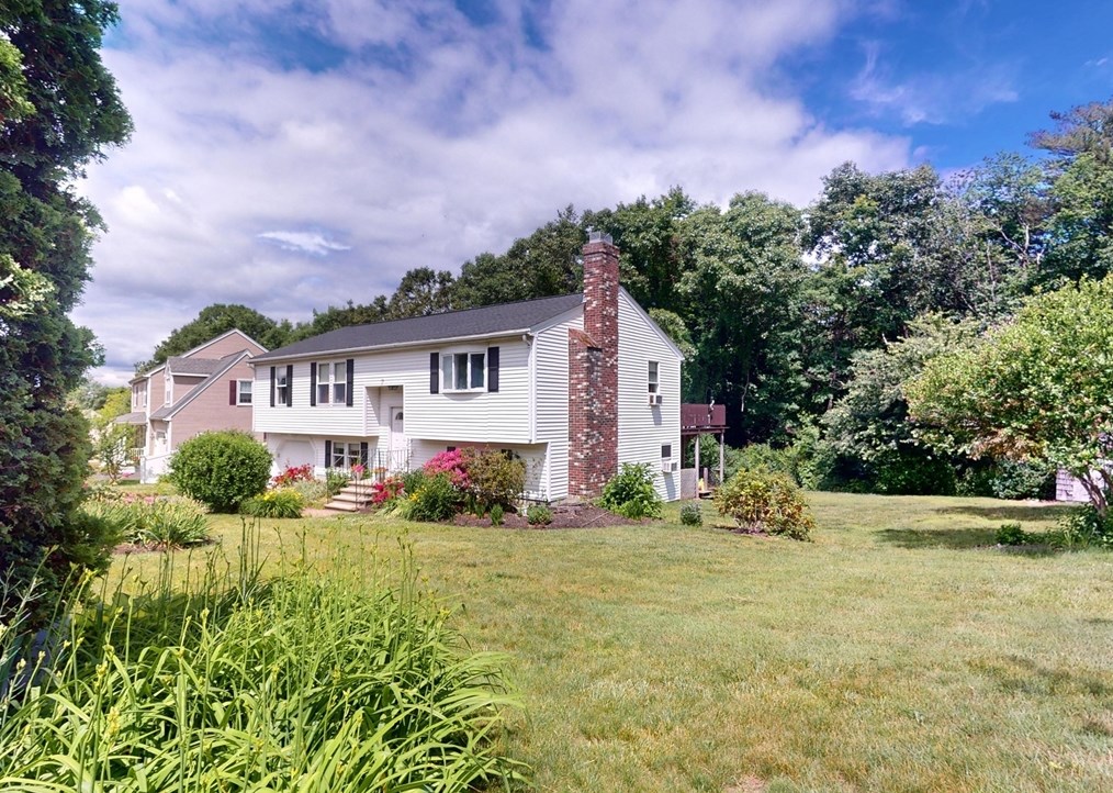 12 Redmen Dr, Natick, MA 01760 exterior