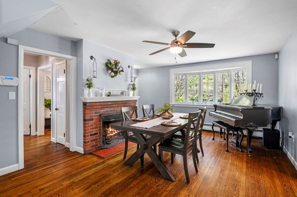 46 Lincoln Ave, Hamilton MA  01982-2018 exterior