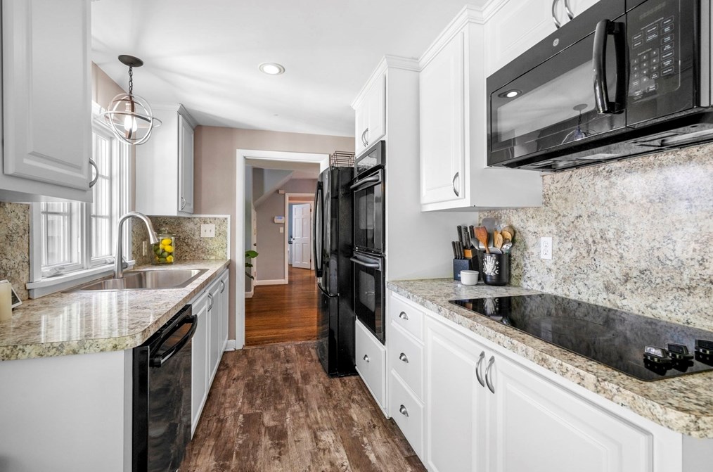 46 Lincoln Ave, Hamilton MA  01982-2018 exterior