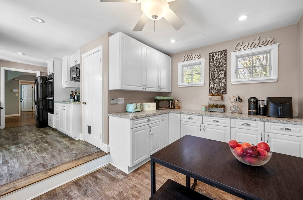 46 Lincoln Ave, Hamilton MA  01982-2018 exterior