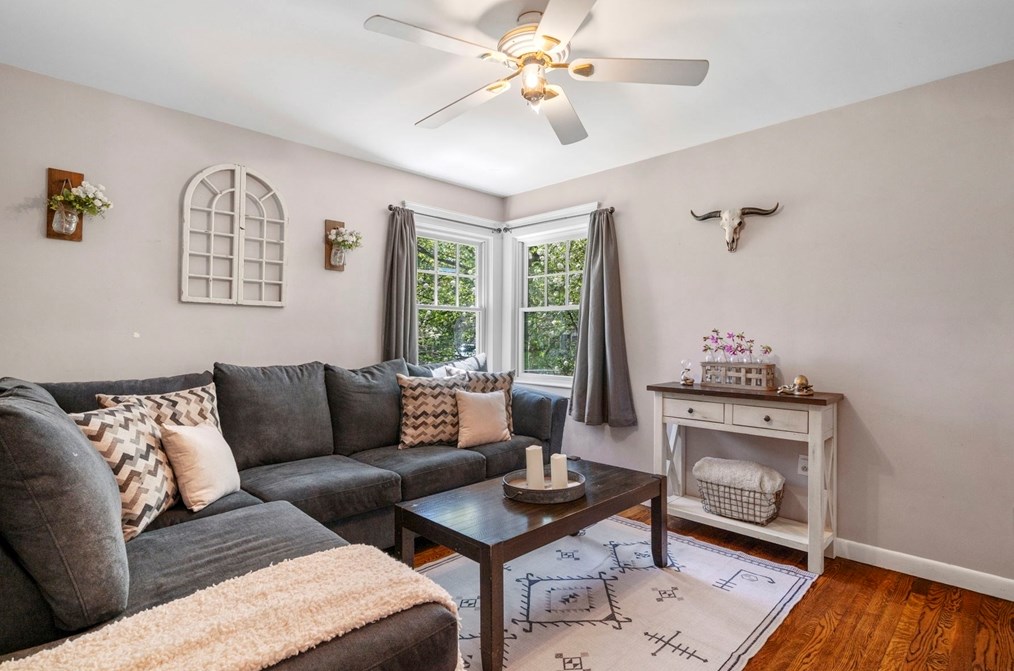 46 Lincoln Ave, Hamilton MA  01982-2018 exterior