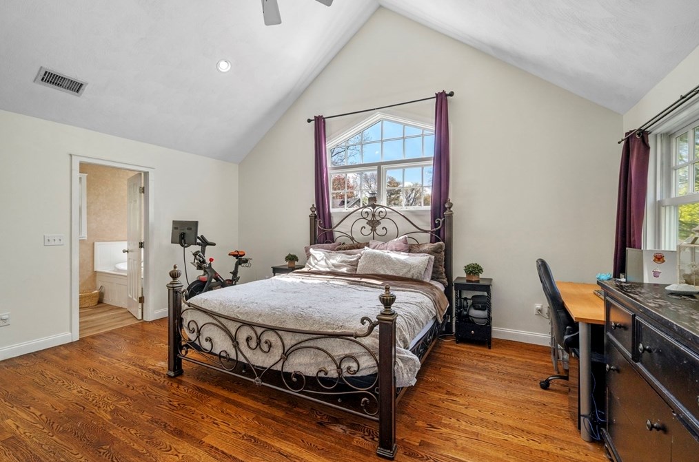 46 Lincoln Ave, Hamilton MA  01982-2018 exterior