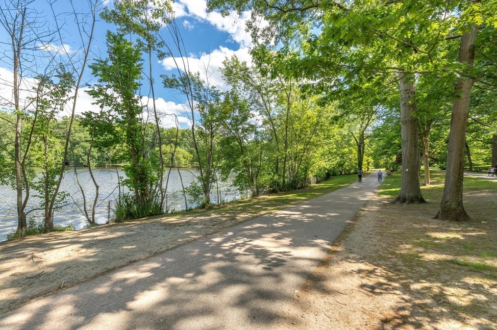 99 Pond Ave, Brookline MA  02445-7129 exterior