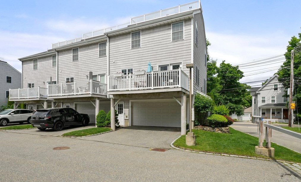 218 South St, Waltham MA 02453-2729 exterior