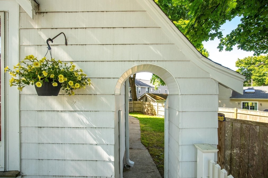 186 Lowell St, Reading MA 01867-2053 exterior