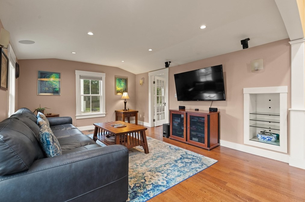 165 Burlington St, Woburn MA  01801-4030 exterior