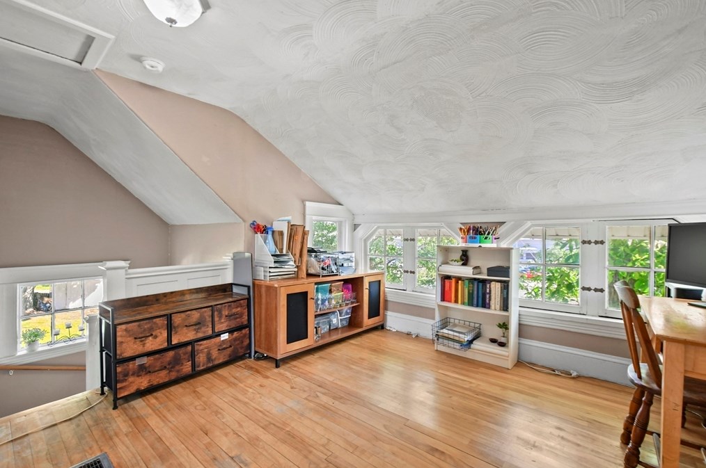 56 Mountain St, Worcester MA 01606-1402 exterior