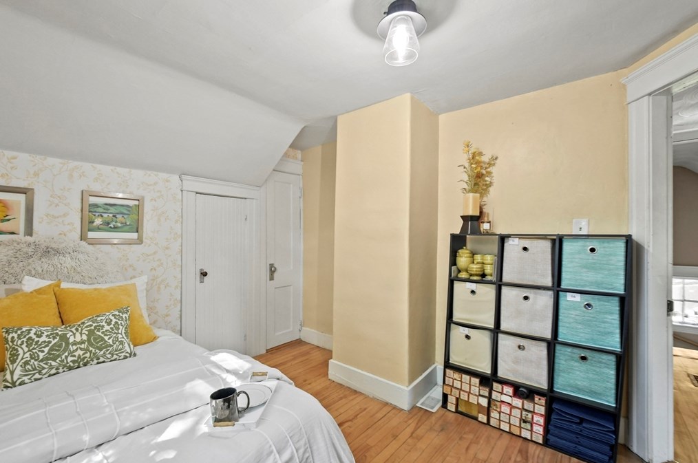 56 Mountain St, Worcester MA 01606-1402 exterior