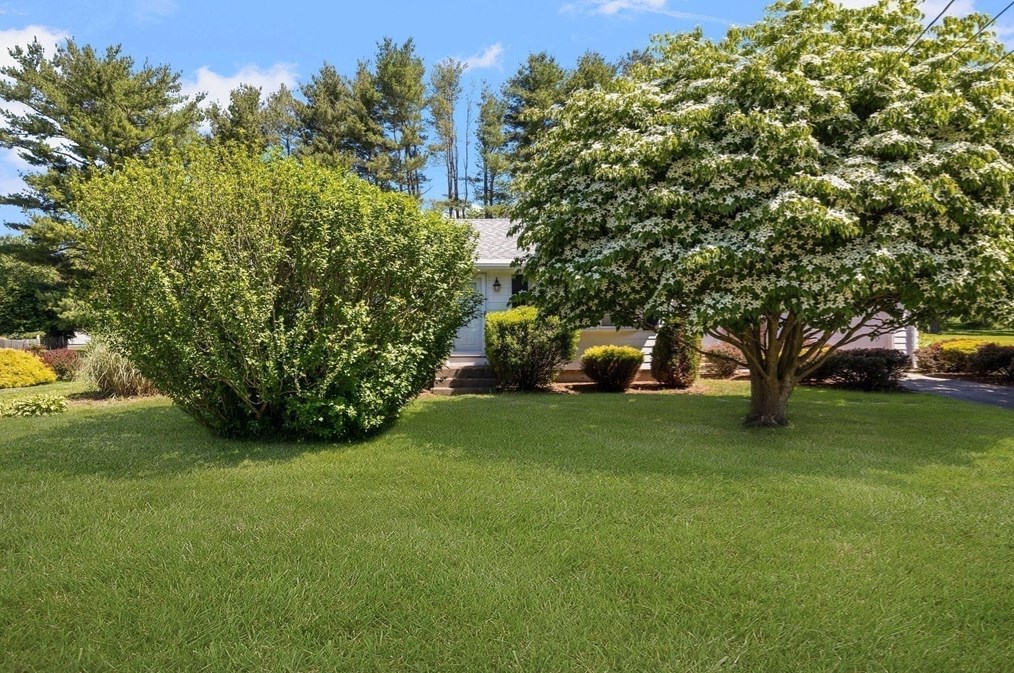 112 Jean Dr, Seekonk MA 02771-3308 exterior