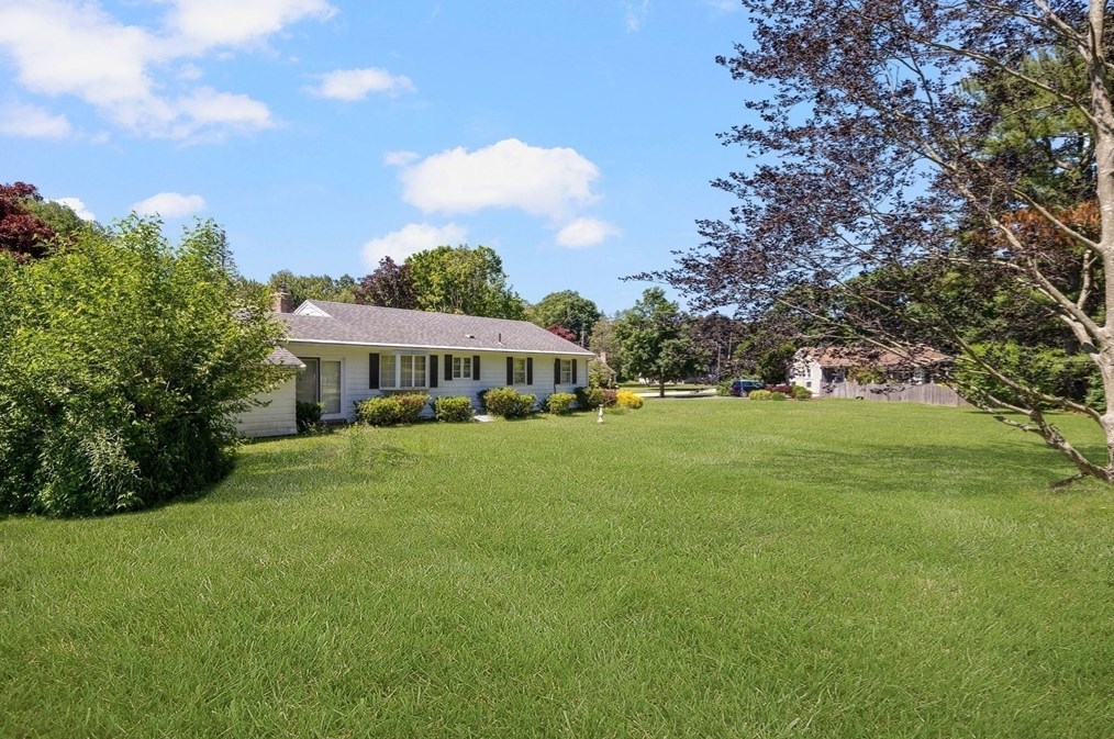 112 Jean Dr, Seekonk MA 02771-3308 exterior