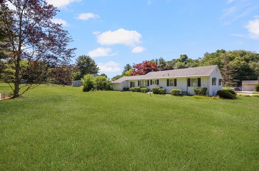 112 Jean Dr, Seekonk MA 02771-3308 exterior