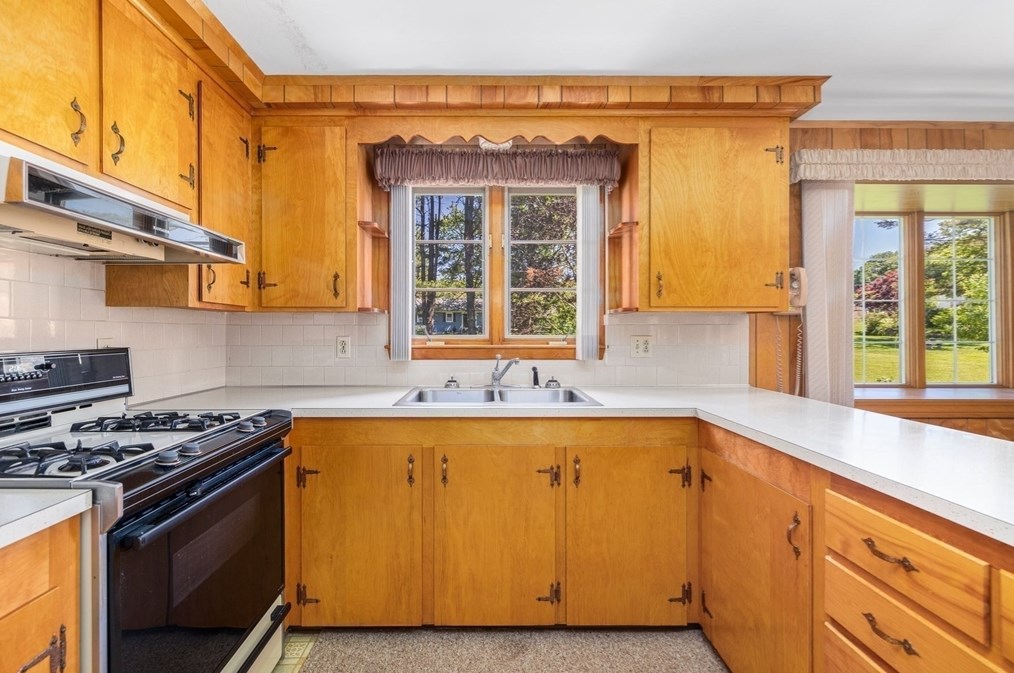 112 Jean Dr, Seekonk MA 02771-3308 exterior