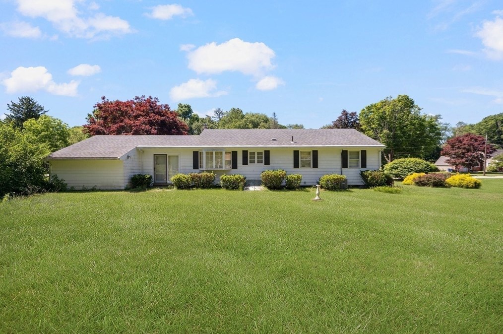 112 Jean Dr, Seekonk MA 02771-3308 exterior