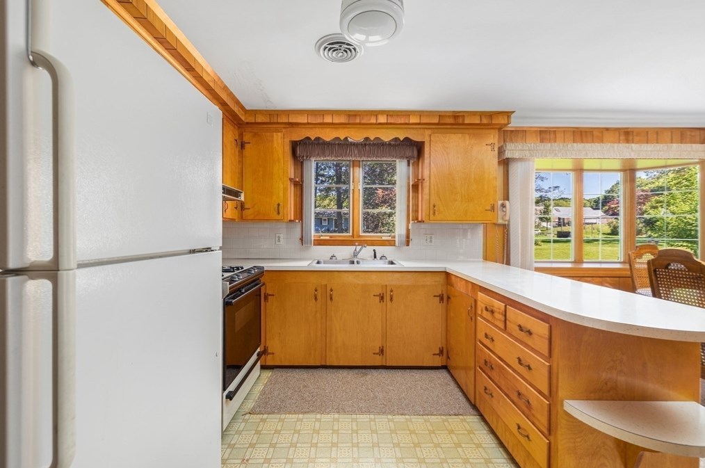 112 Jean Dr, Seekonk MA 02771-3308 exterior