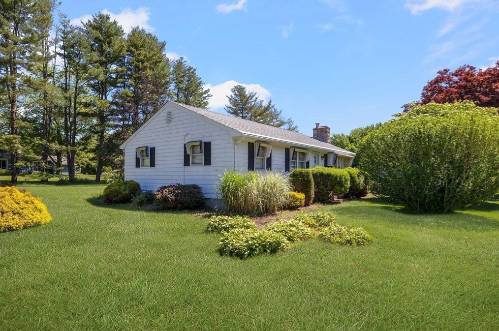 112 Jean Dr, Seekonk MA 02771-3308 exterior