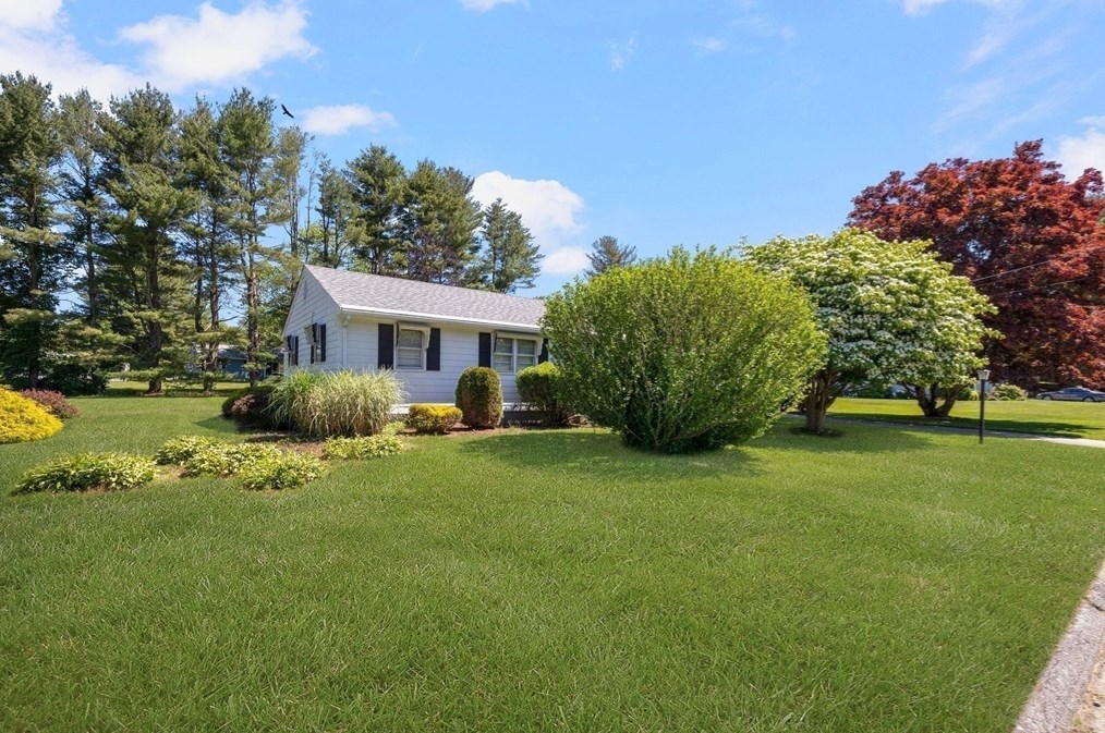 112 Jean Dr, Seekonk MA 02771-3308 exterior