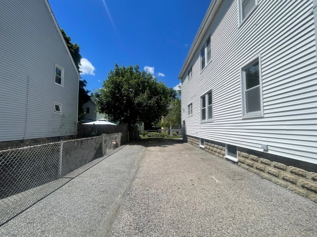 19 Lincoln St, Medford MA  02155-6703 exterior