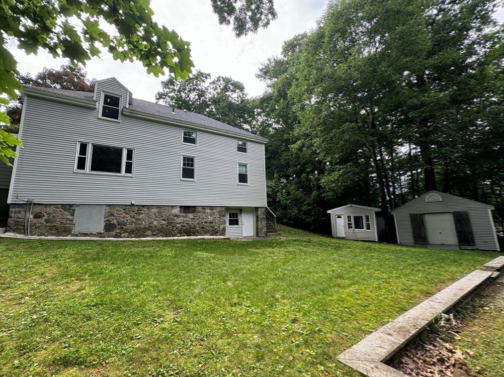 1 Jeffrey St, Methuen MA 01844-4918 exterior