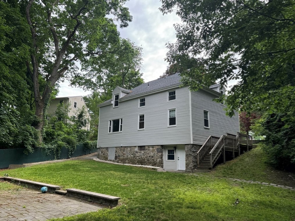 1 Jeffrey St, Methuen MA 01844-4918 exterior