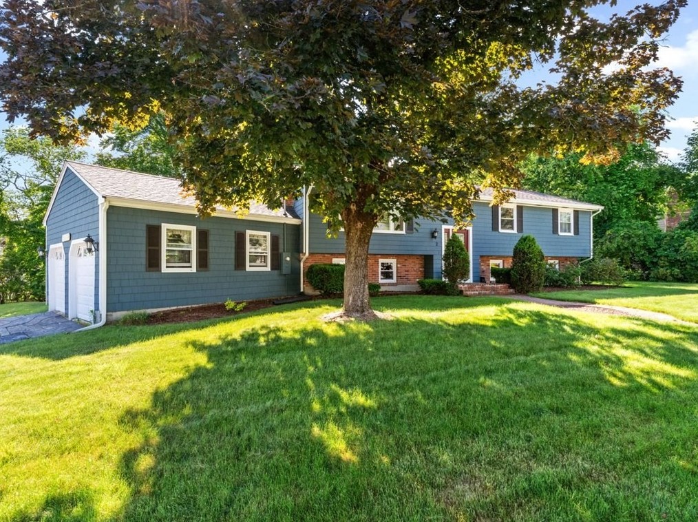 2 Harding St, Milford, MA 01757-2216