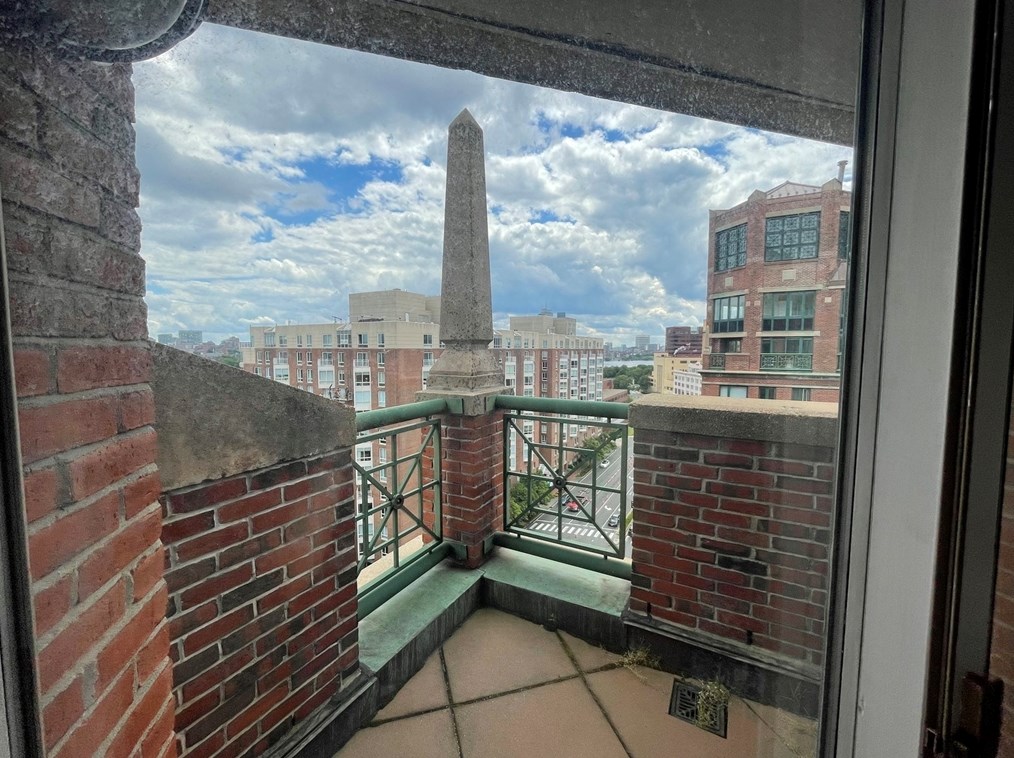10 Rogers St #ph2, Cambridge, MA 02142