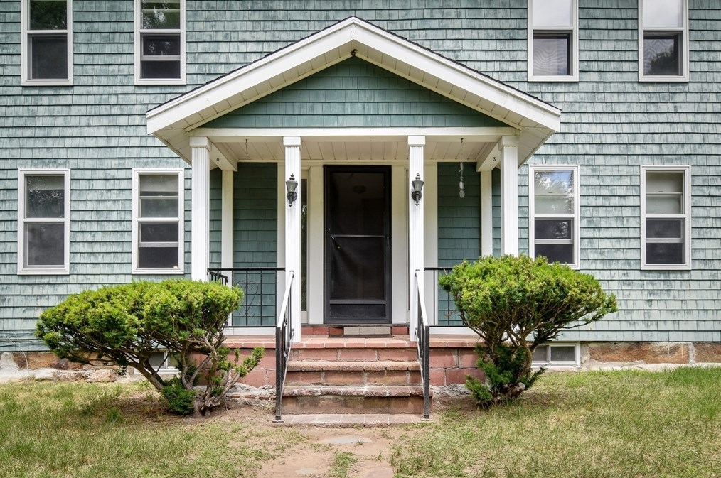 126 Woodland St, Holliston, MA 01746-1822