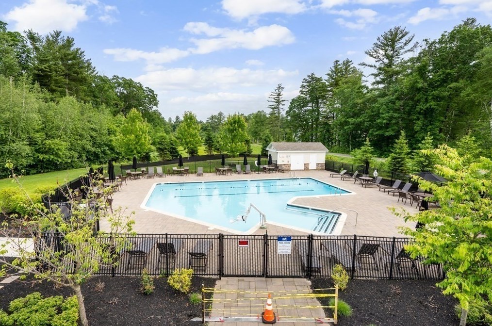 24 Pine Tree Dr, Methuen MA 01844-1268 exterior