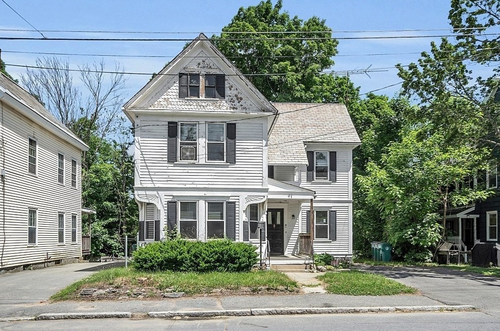 71 Charles St, Fitchburg, MA 01420-7741