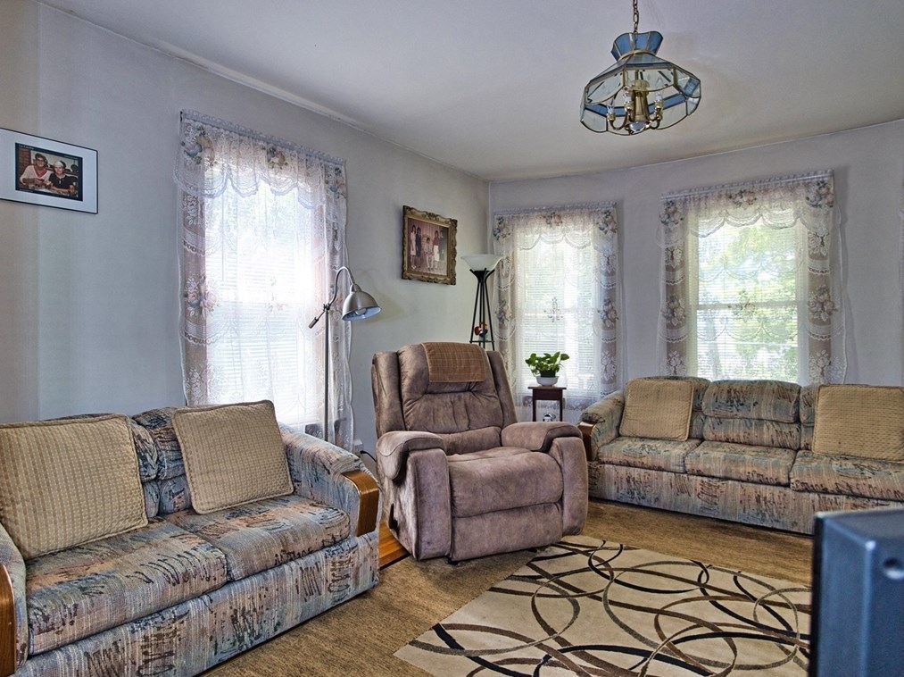 610 Slocum Rd, Dartmouth MA 02747-3904 exterior