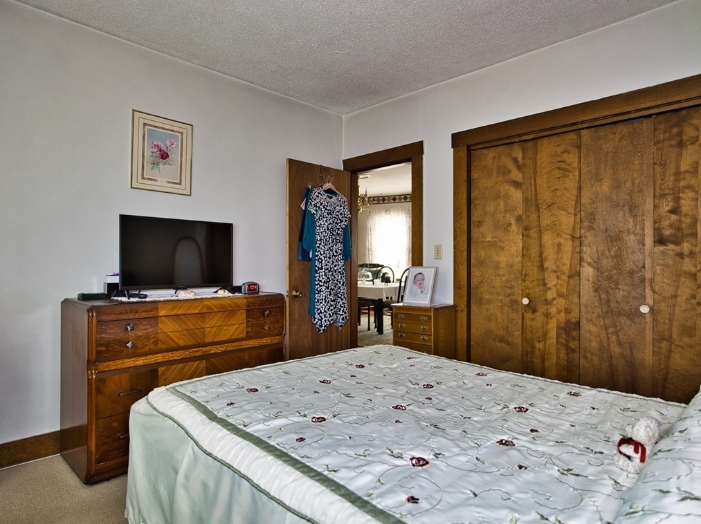 610 Slocum Rd, Dartmouth MA 02747-3904 exterior