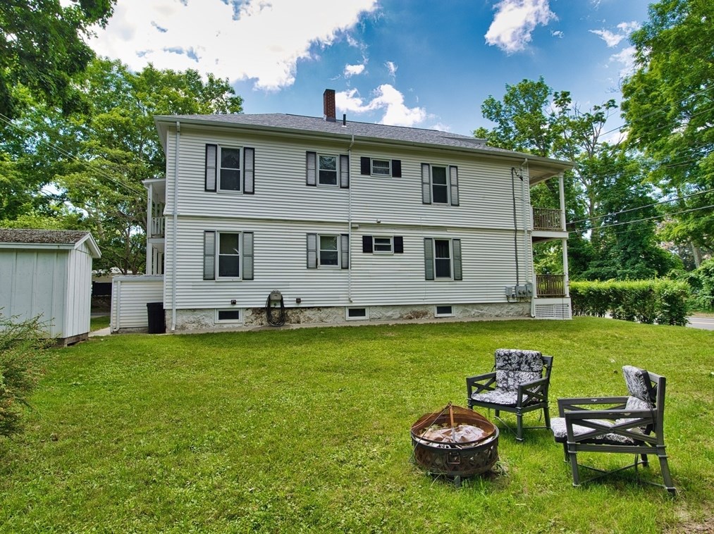 610 Slocum Rd, Dartmouth MA 02747-3904 exterior