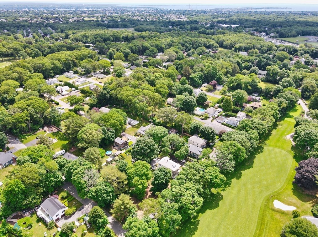 610 Slocum Rd, Dartmouth MA 02747-3904 exterior