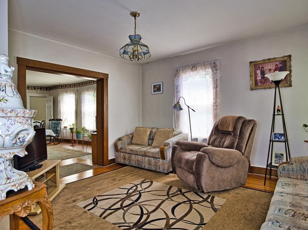 610 Slocum Rd, Dartmouth MA 02747-3904 exterior