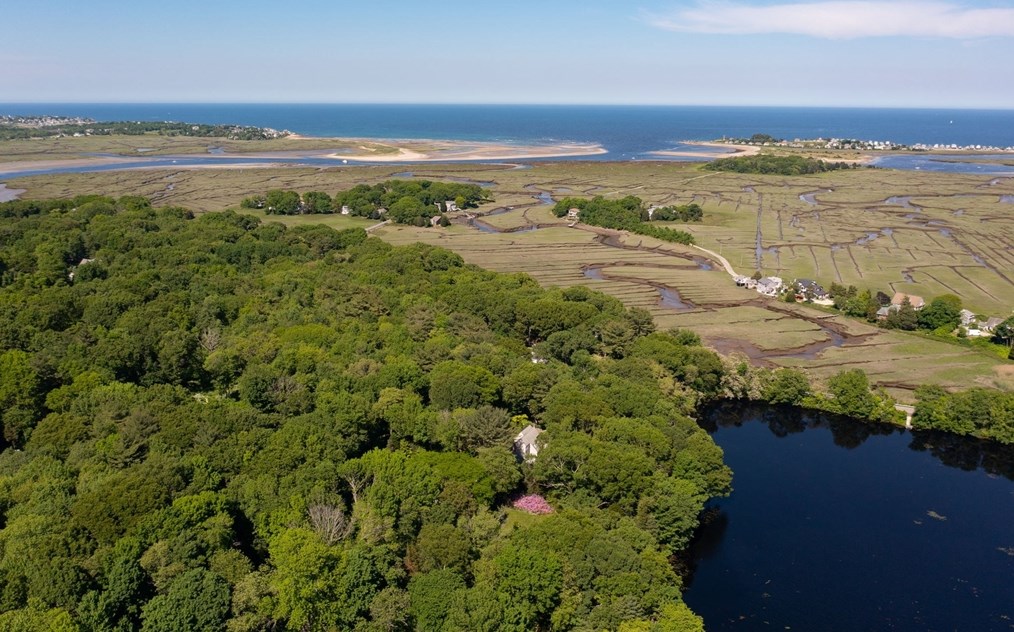 97 Damons Pt Rd, Marshfield MA 02050-6015 exterior