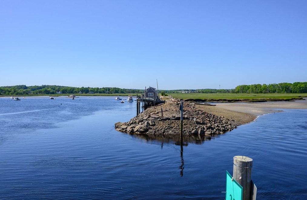 97 Damons Pt Rd, Marshfield MA 02050-6015 exterior