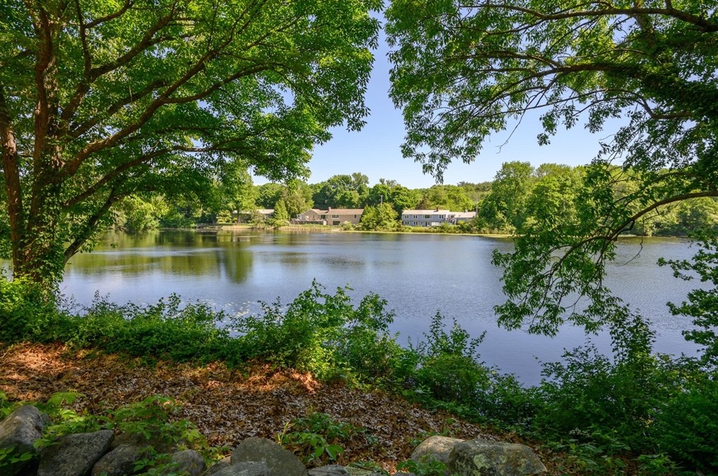 97 Damons Pt Rd, Marshfield MA 02050-6015 exterior