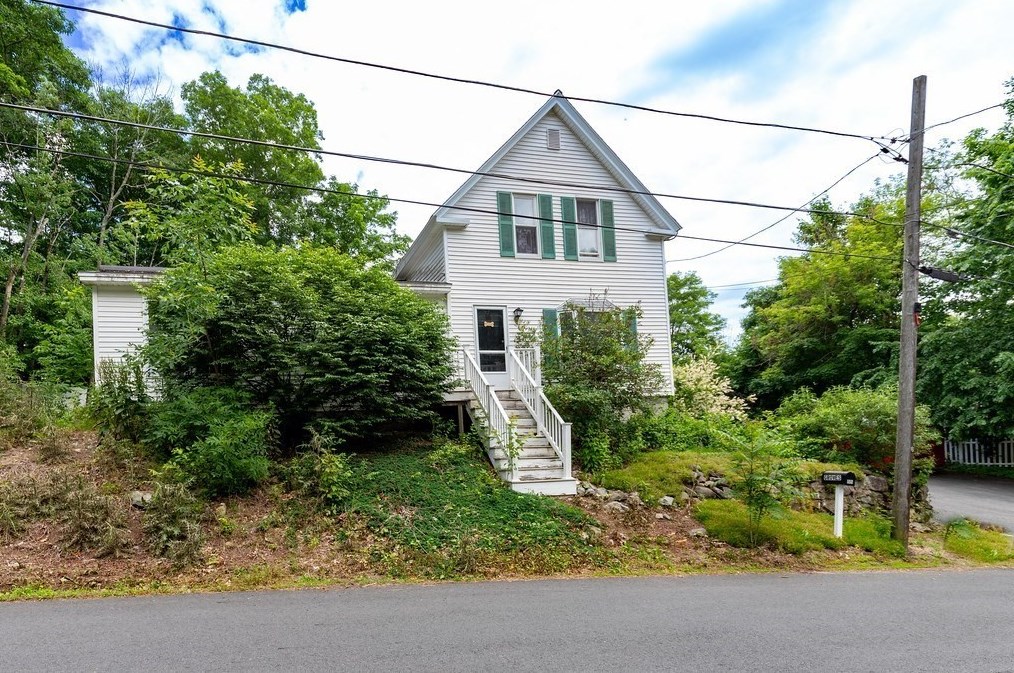 55 Nassau St, Dracut, MA 01826-5729