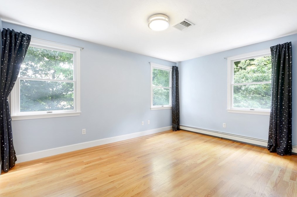 156 Worcester Ln, Waltham MA 02451-7531 exterior