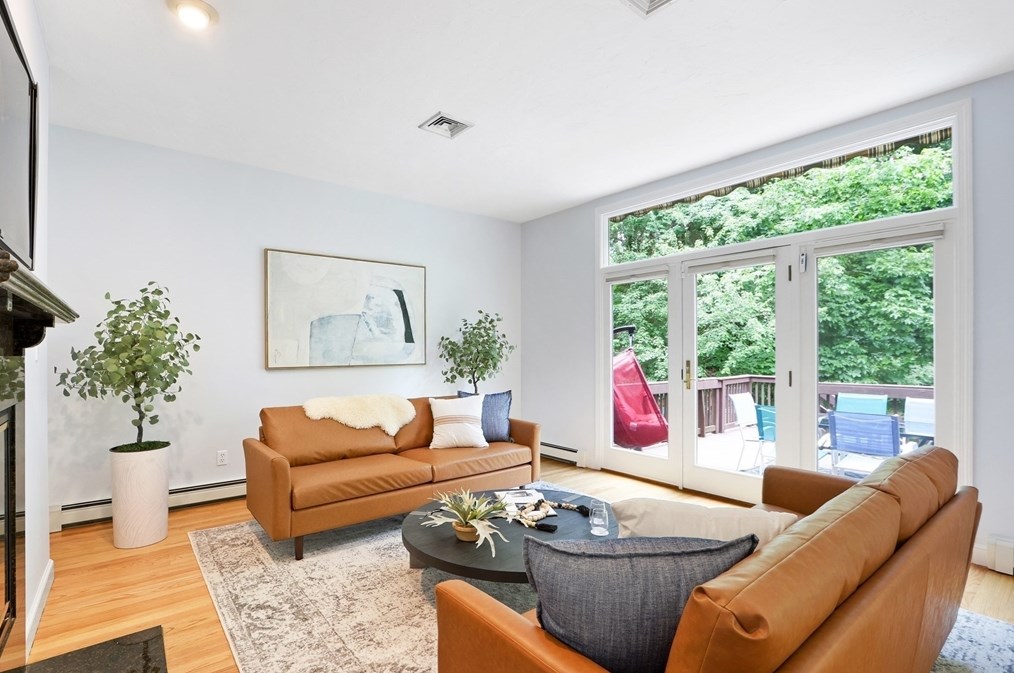 156 Worcester Ln, Waltham MA 02451-7531 exterior