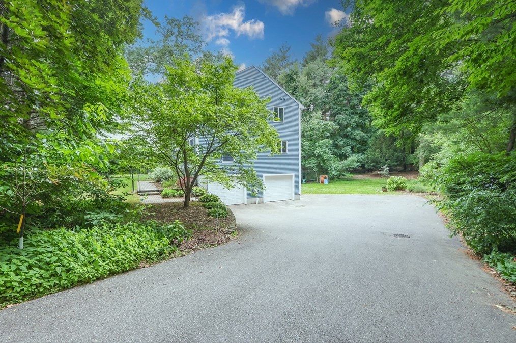 156 Worcester Ln, Waltham MA 02451-7531 exterior