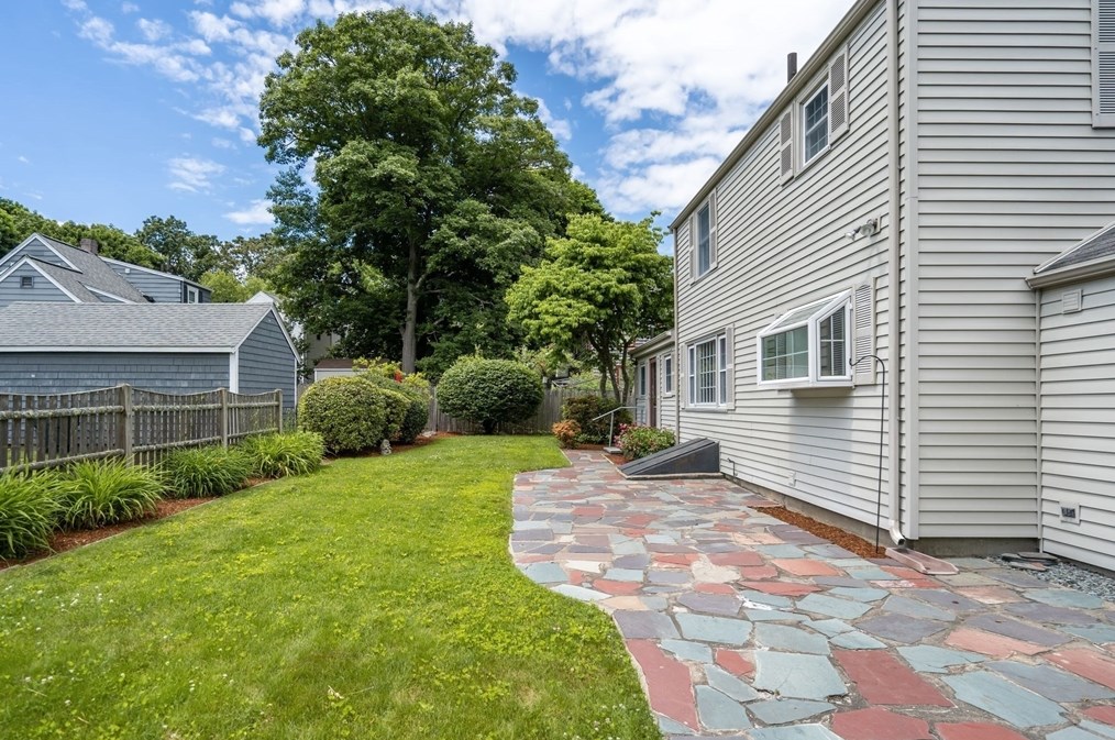 11 Sagamore Rd, Arlington MA 02476-7034 exterior