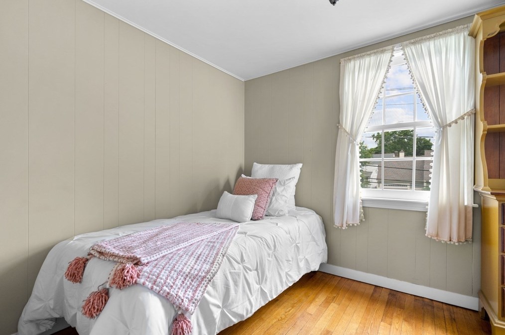 11 Sagamore Rd, Arlington MA 02476-7034 exterior